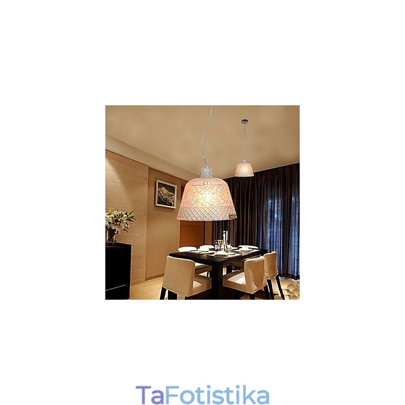 Ο πολυέλαιος με διακοσμητικό μενταγιόν γλυπτικής τέχνης από γυαλί