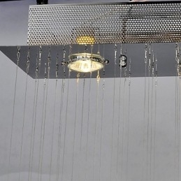 Παραδοσιακή, κλασική, μεταλλική βάση από κρύσταλλο χρώμιο