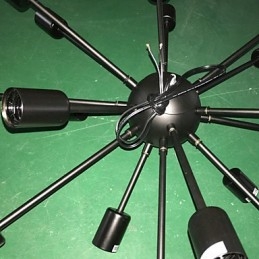 Μινιμαλιστικός πολυέλαιος Radial 18 σε βορειοαμερικανικό στυλ