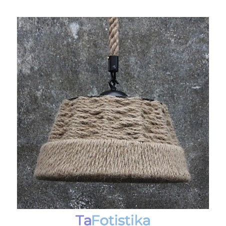 Ρετρό χειροποίητο φωτιστικό πολυελαίου εξοχικού με σχοινί κάνναβης σε βιομηχανικό στυλ εξοχής