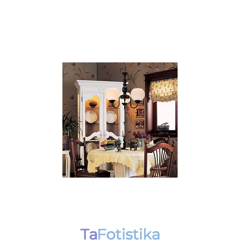 Παραδοσιακός κλασικός χάλκινος πολυέλαιος σε στυλ κεριού