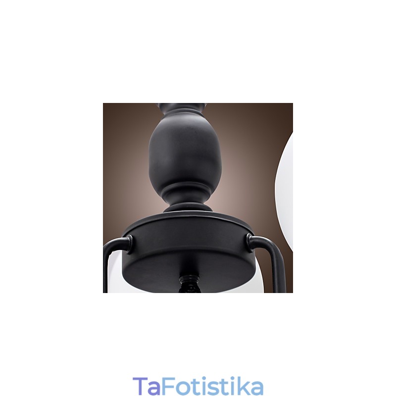 Παραδοσιακός κλασικός χάλκινος πολυέλαιος σε στυλ κεριού
