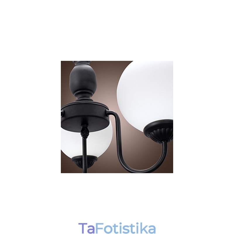 Παραδοσιακός κλασικός χάλκινος πολυέλαιος σε στυλ κεριού