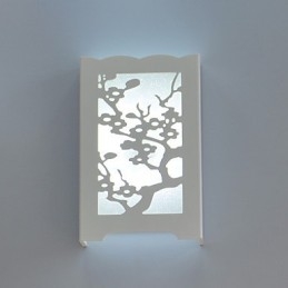 Λευκό Φωτιστικό τοίχου The Plum Flower με μοτίβα ή σχέδια σε ξύλινα φώτα