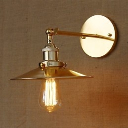 Μινιμαλιστική βίλα σε βιομηχανικό στιλ Νοσταλγική Χρυσή Ομπρέλα Μπροστά από τον Διακοσμημένο τοίχο της Εκκλησίας