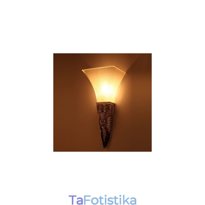 Μοντέρνα, σύγχρονη παραδοσιακή κλασική ρουστίκ οικία ζωγραφικής για μίνι φωτισμό περιβάλλοντος