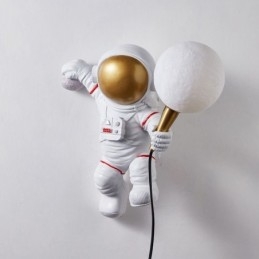 Μοντέρνα απλίκα τοίχου Creative Astronaut Resin Wall Light Kids